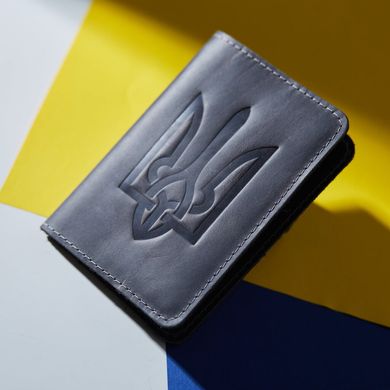Обкладинка на паспорт із гербом України з кишеньками для карток сіра